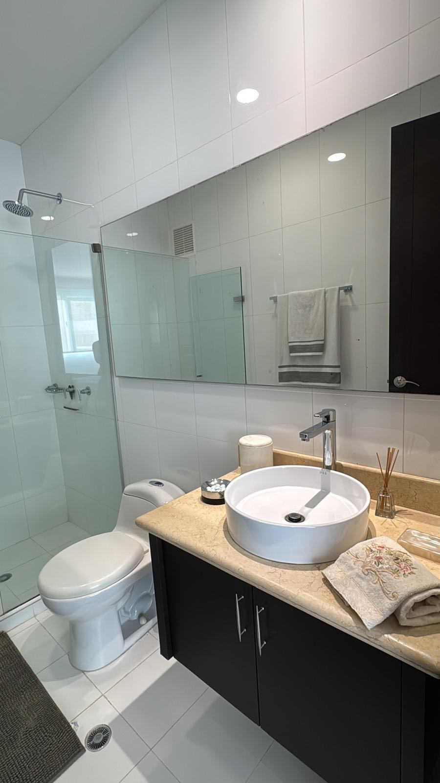 APARTAMENTO AMOBLADO EN ARRIENDO EN CASTILLOGRANDE- CARTAGENA