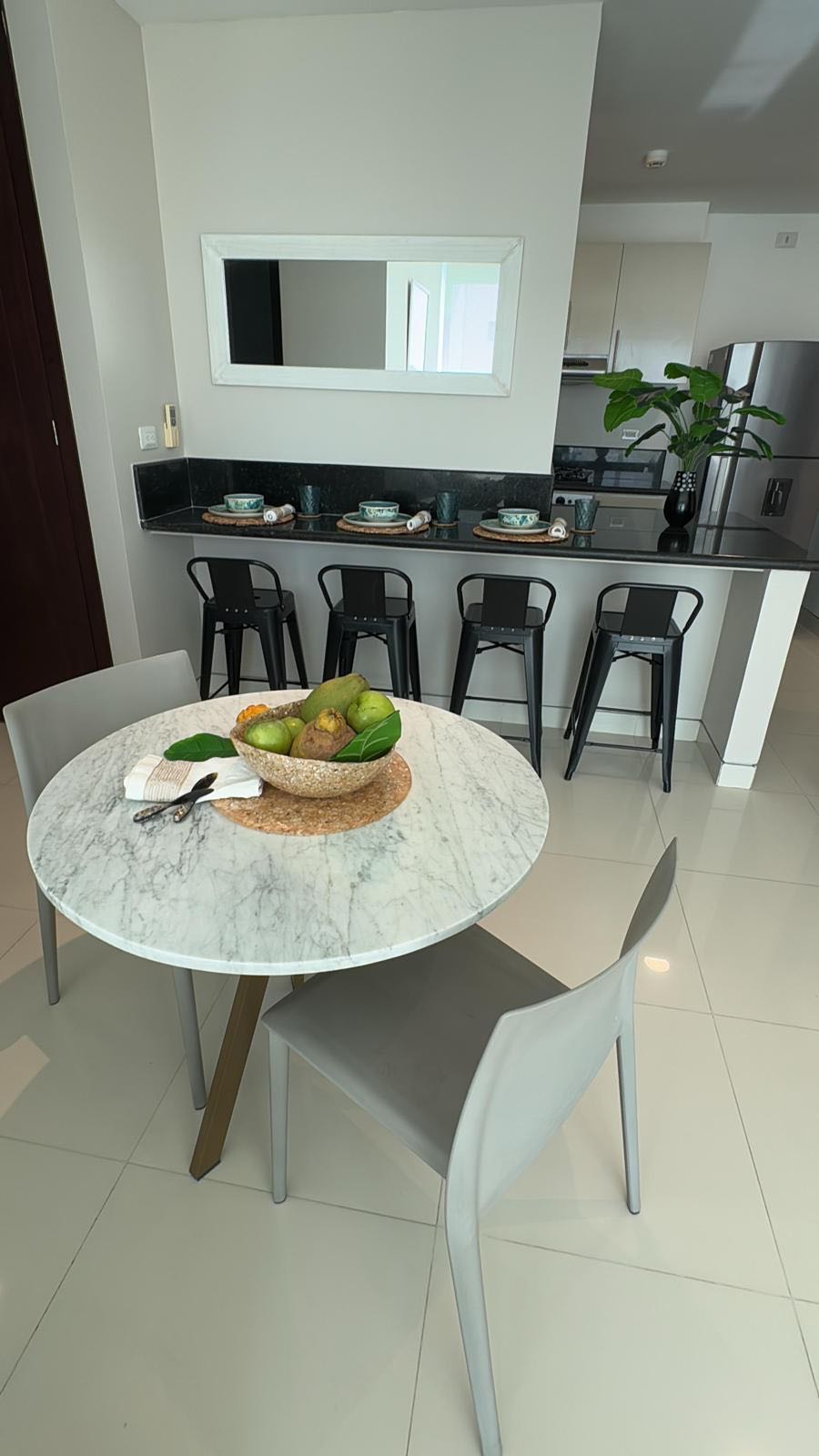 APARTAMENTO AMOBLADO EN ARRIENDO EN CASTILLOGRANDE- CARTAGENA