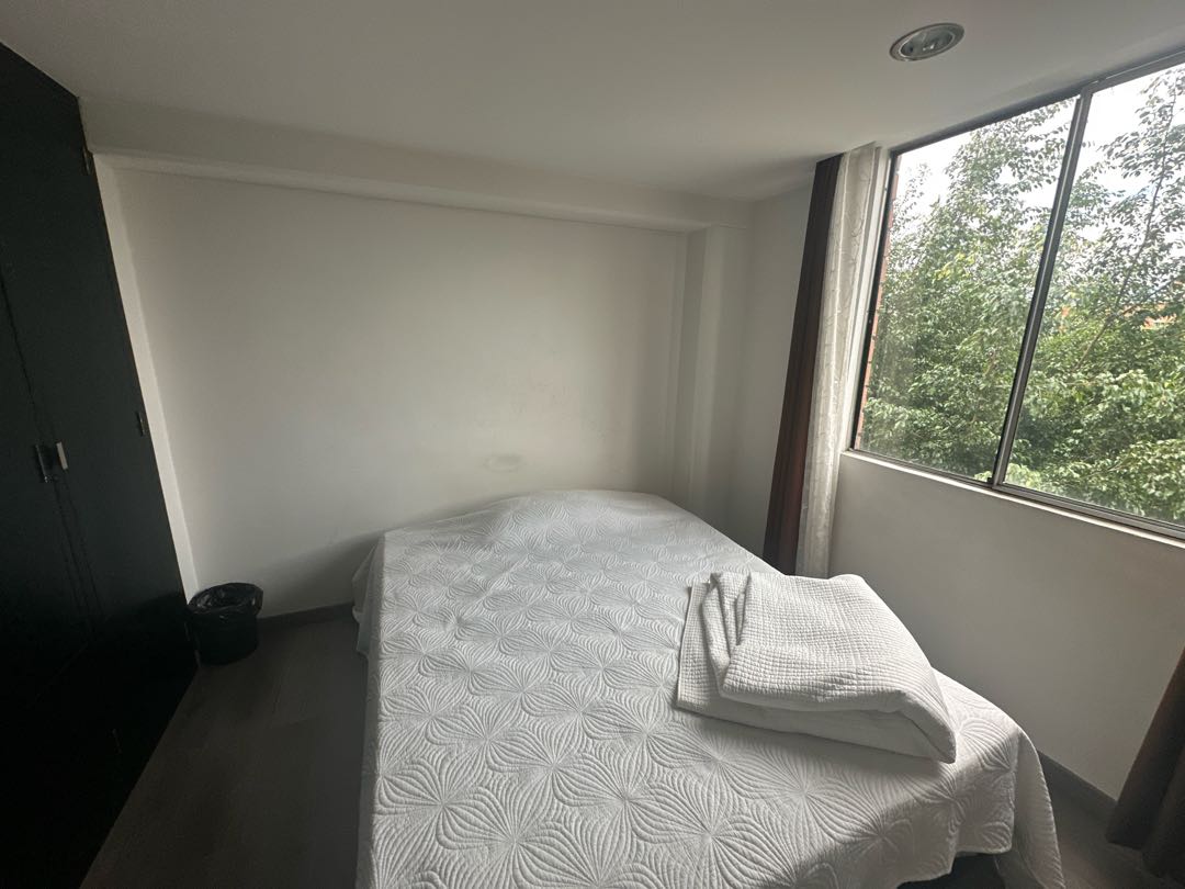 Apartamento amoblado en el poblado cerca al tesoro