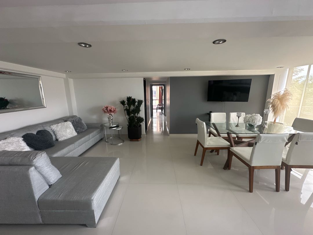 Apartamento amoblado en el poblado cerca al tesoro