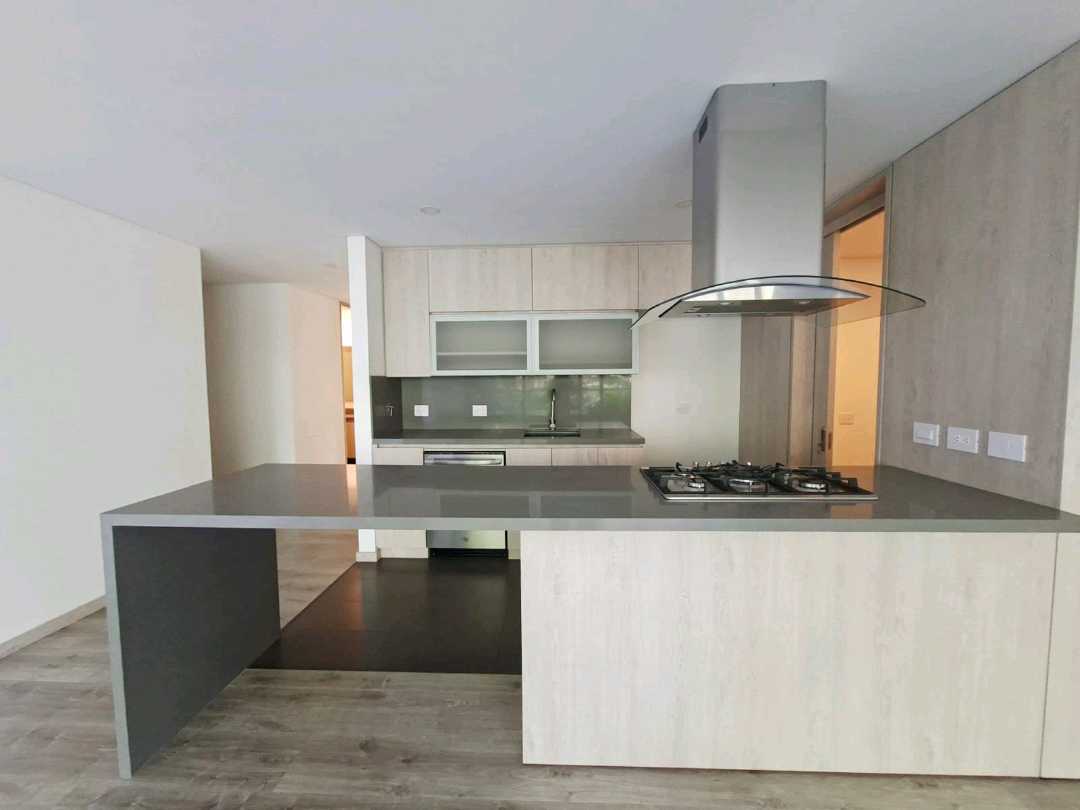 Apartamento arriendo cerca a Palmas MZ3