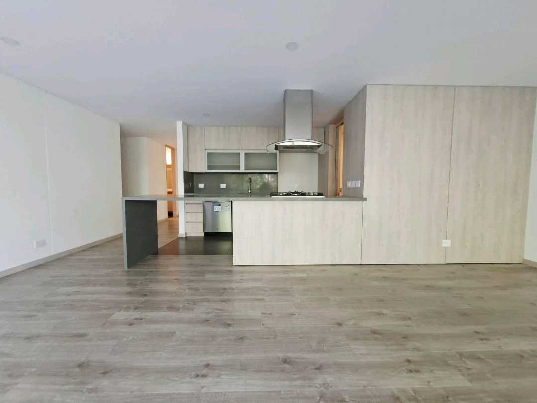 Apartamento arriendo cerca a Palmas MZ3