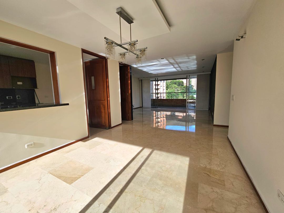 APARTAMENTO CERCA DEL TESORO EN EL POBLADO MEDELLÍN
