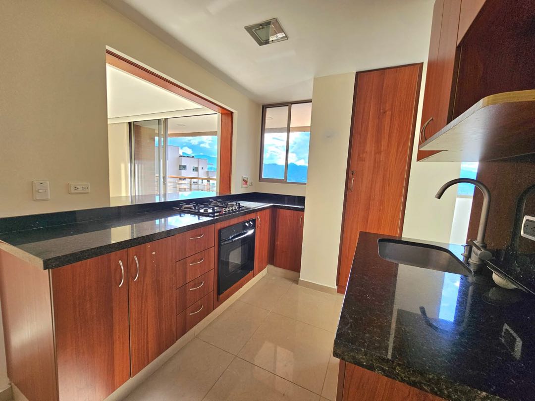 APARTAMENTO CERCA DEL TESORO EN EL POBLADO MEDELLÍN