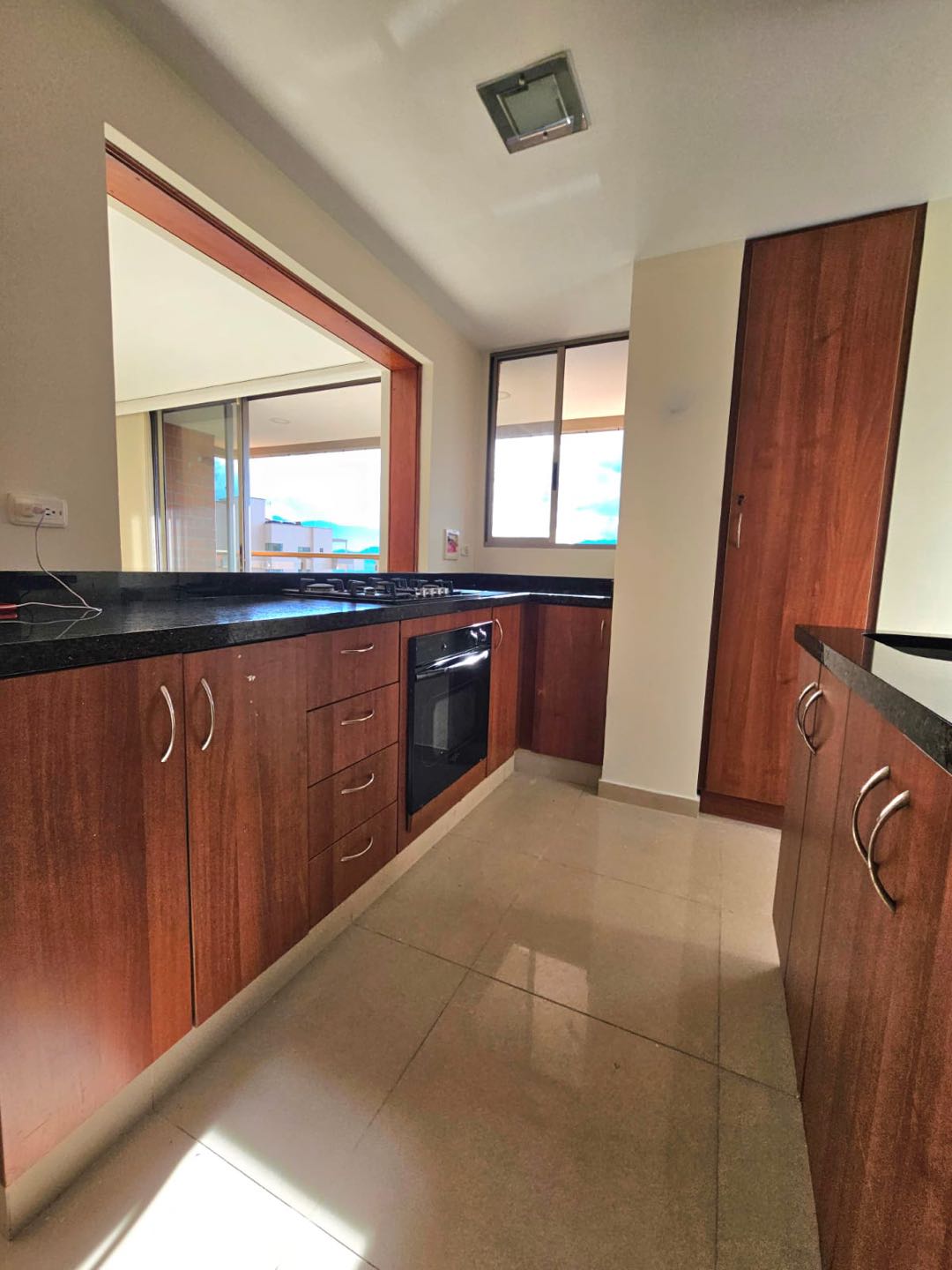 APARTAMENTO CERCA DEL TESORO EN EL POBLADO MEDELLÍN