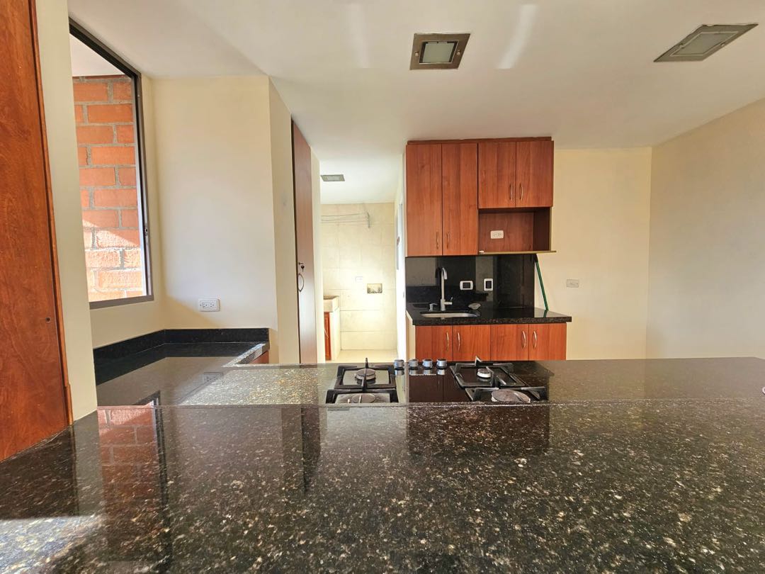 APARTAMENTO CERCA DEL TESORO EN EL POBLADO MEDELLÍN