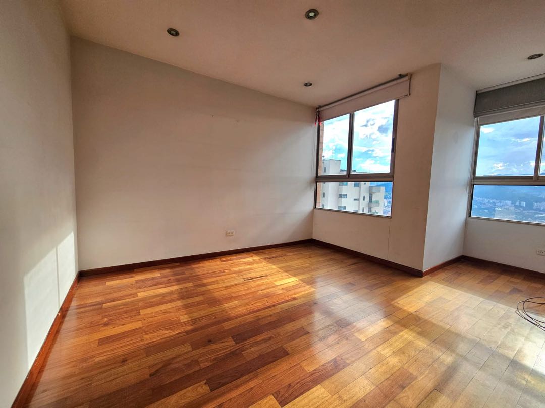 APARTAMENTO CERCA DEL TESORO EN EL POBLADO MEDELLÍN