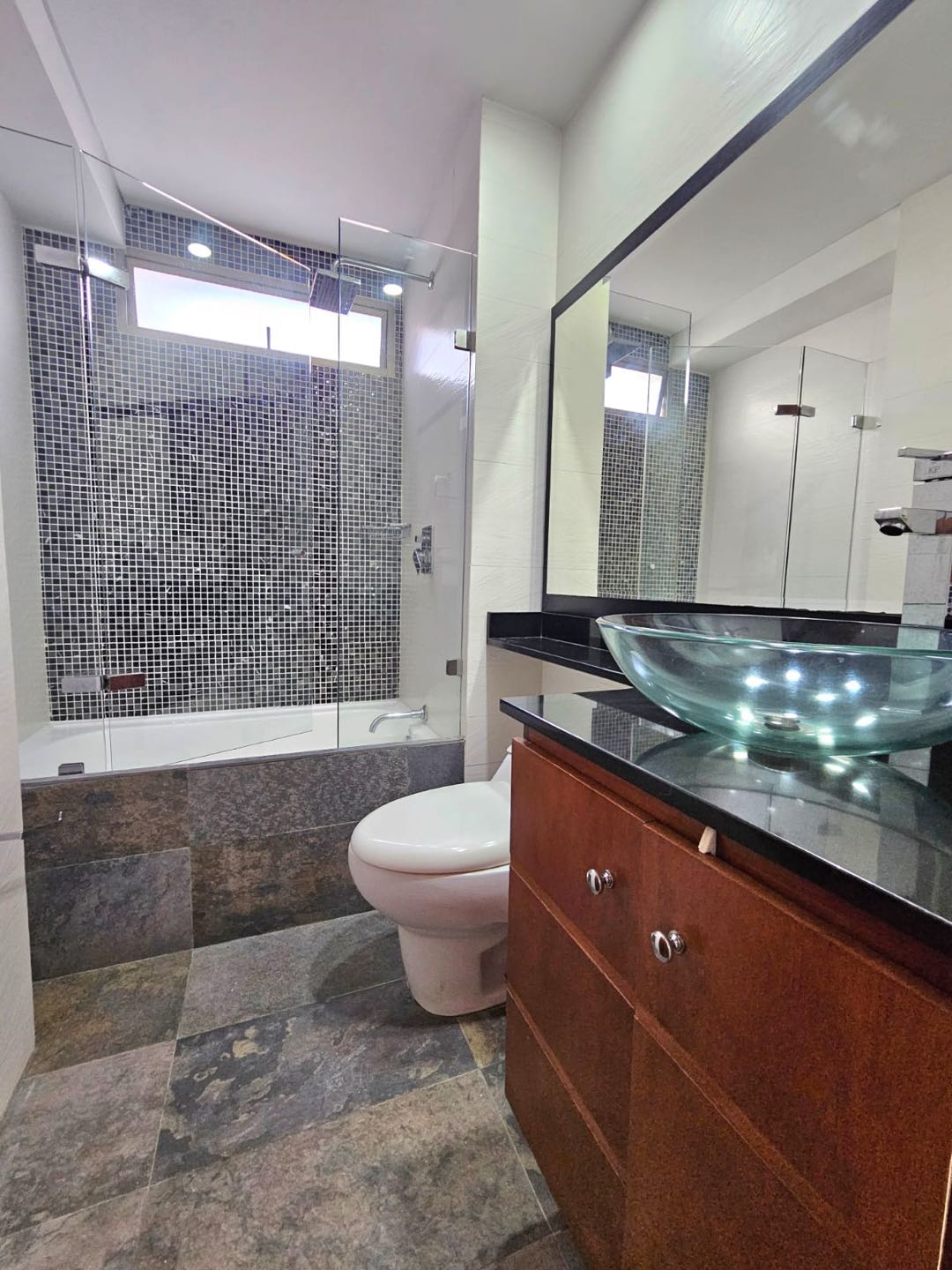 APARTAMENTO CERCA DEL TESORO EN EL POBLADO MEDELLÍN