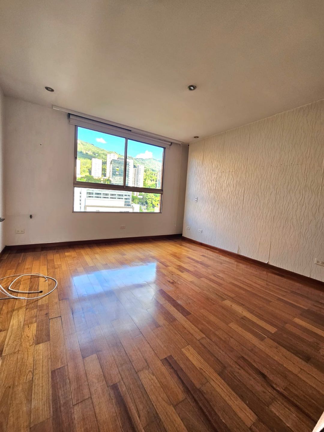 APARTAMENTO CERCA DEL TESORO EN EL POBLADO MEDELLÍN