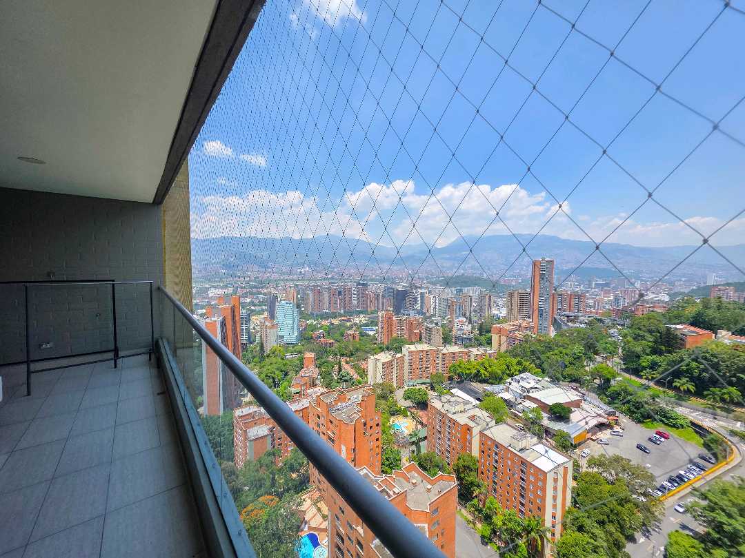 APARTAMENTO CON VISTA A LA CIUDAD - EL POBLADO CASTROPOL