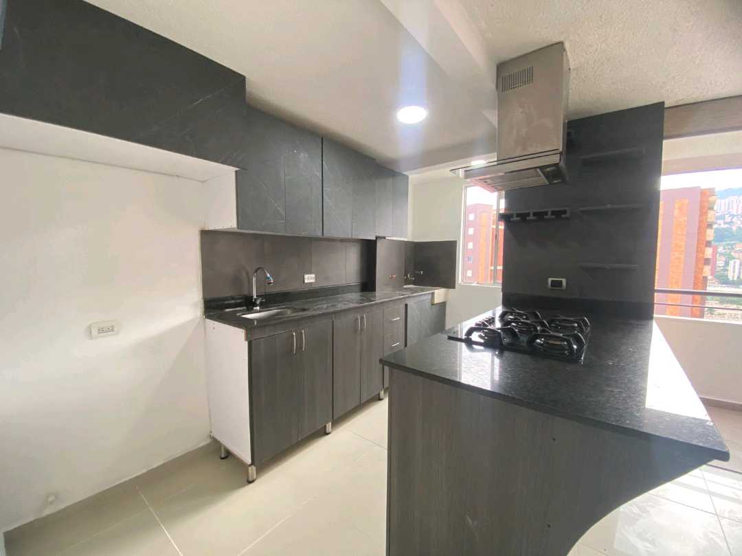 Apartamento de Lujo con Vista Panoramica en San German, Medellín