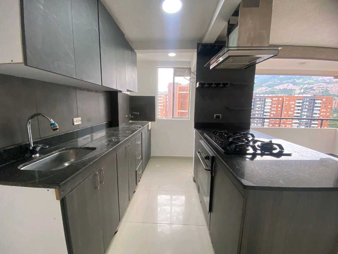 Apartamento de Lujo con Vista Panoramica en San German, Medellín