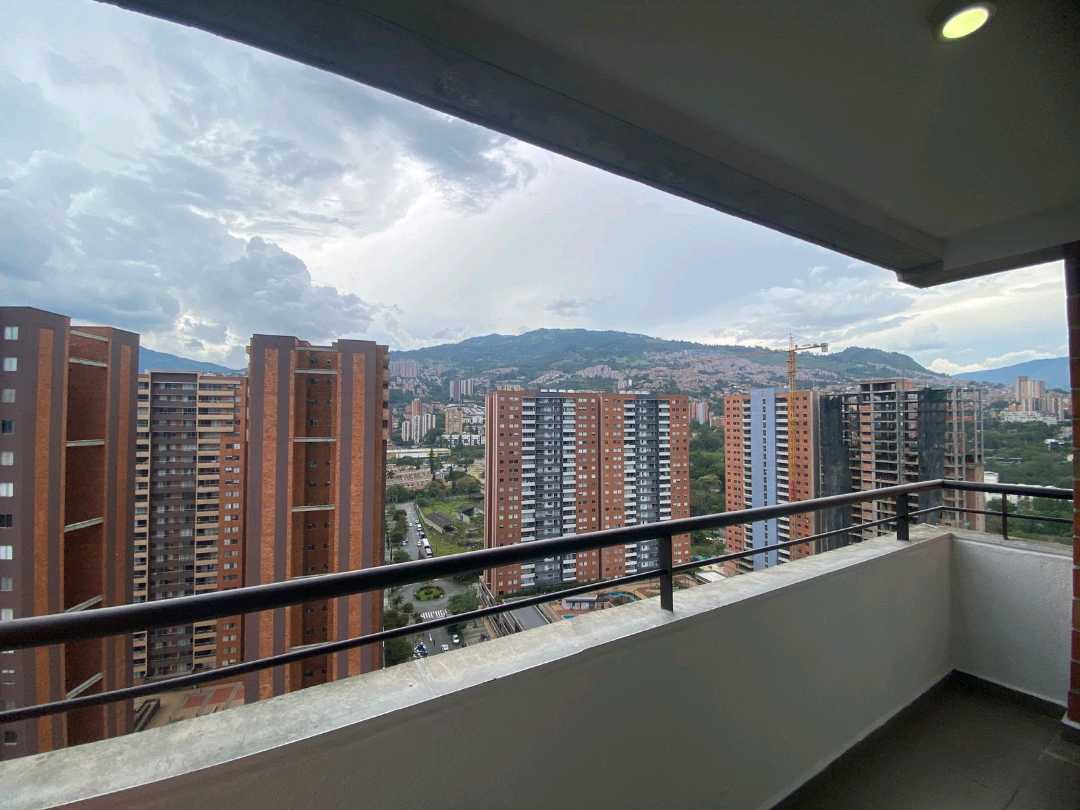 Apartamento de Lujo con Vista Panoramica en San German, Medellín