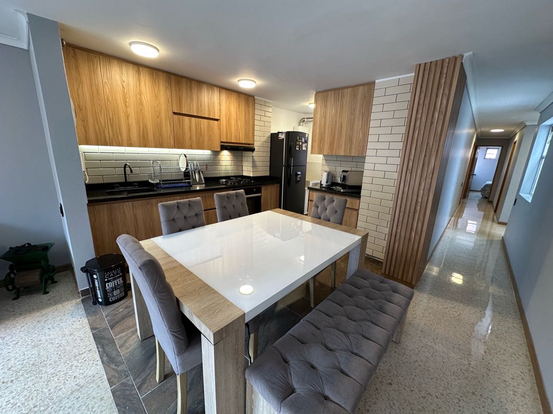 APARTAMENTO DÚPLEX REMODELADO EN VENTA – CONQUISTADORES / LAURELES — foto 2 de 19