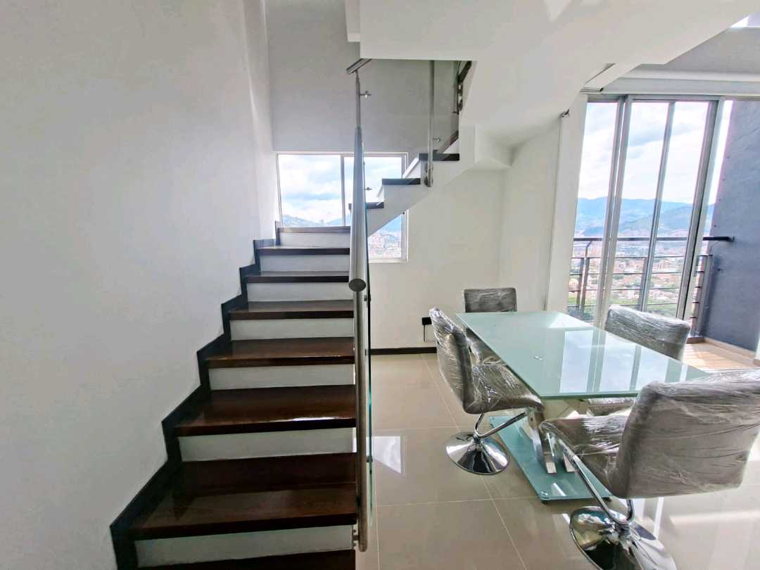 Apartamento Duplex amoblado Alto de Misael Envigado
