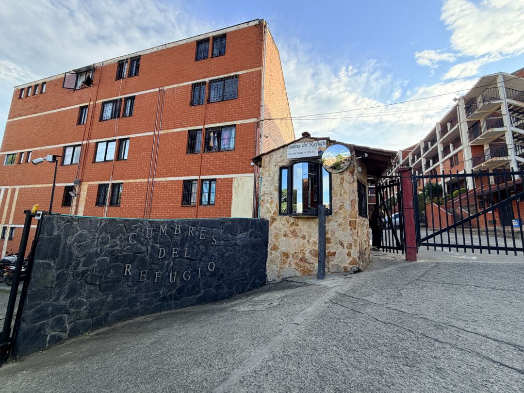 APARTAMENTO DUPLEX EN VENTA  SUR DE CALI CR CUMBRES DEL REFUGIO