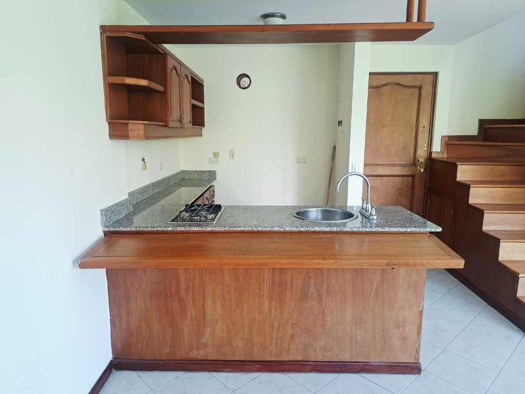Apartamento duplex transversal inferior Poblado LV12