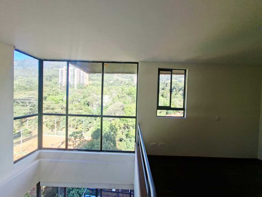 Apartamento duplex transversal inferior Poblado LV12
