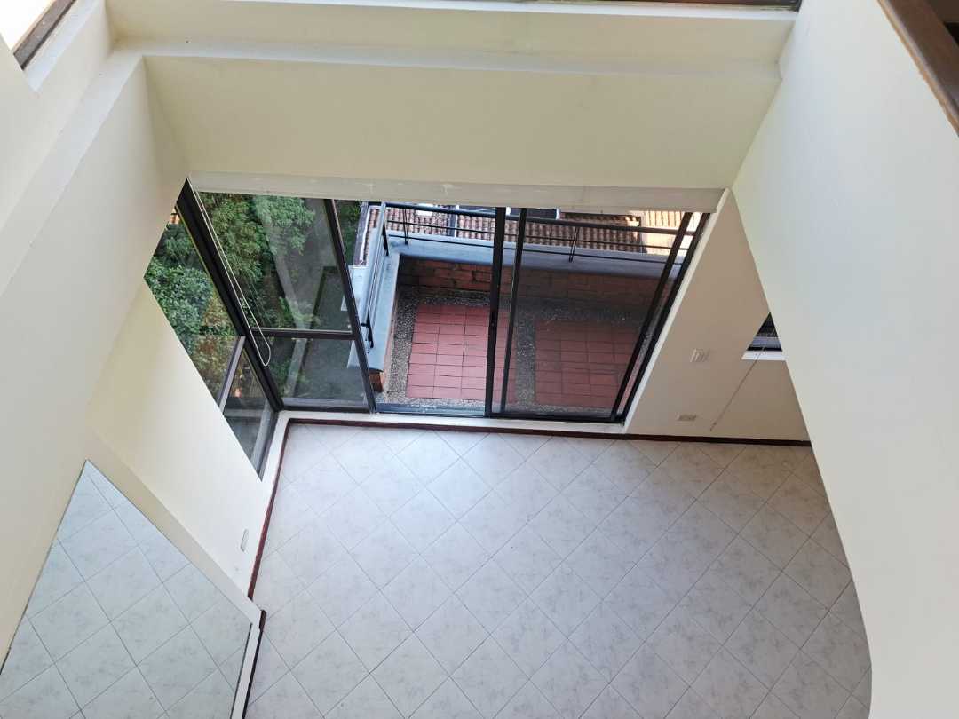 Apartamento duplex transversal inferior Poblado LV12
