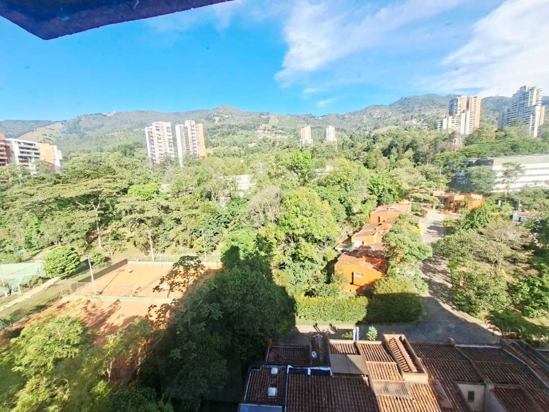 Apartamento duplex transversal inferior Poblado LV12