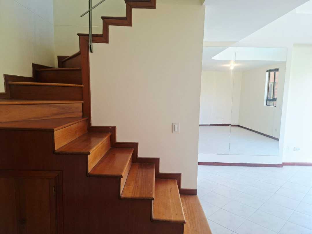 Apartamento duplex transversal inferior Poblado LV12