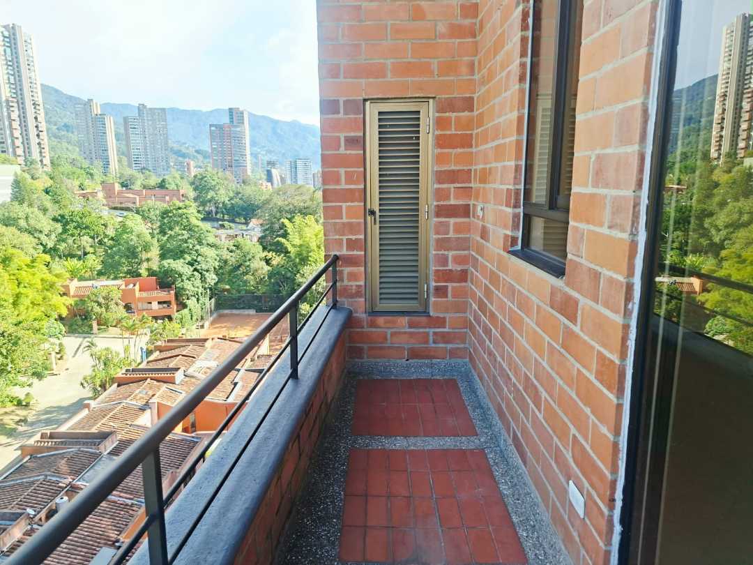 Apartamento duplex transversal inferior Poblado LV12