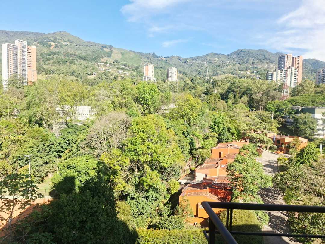 Apartamento duplex transversal inferior Poblado LV12