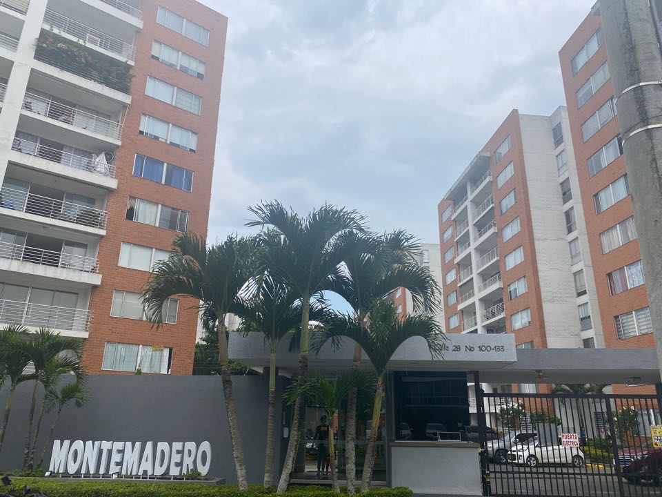 APARTAMENTO EN VENTA AL SUR CALI VALLE DEL LILI CR MONTEMADERO