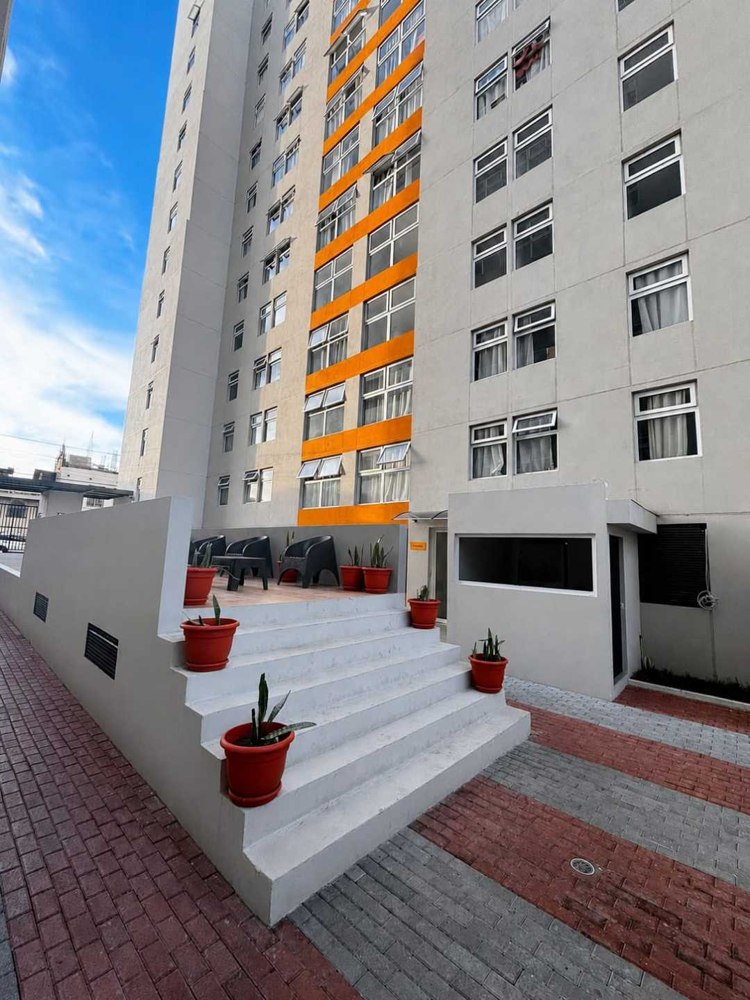 APARTAMENTO EN ALQUILER ???? Edificio Condominio Santa Cecilia, Zona 8
