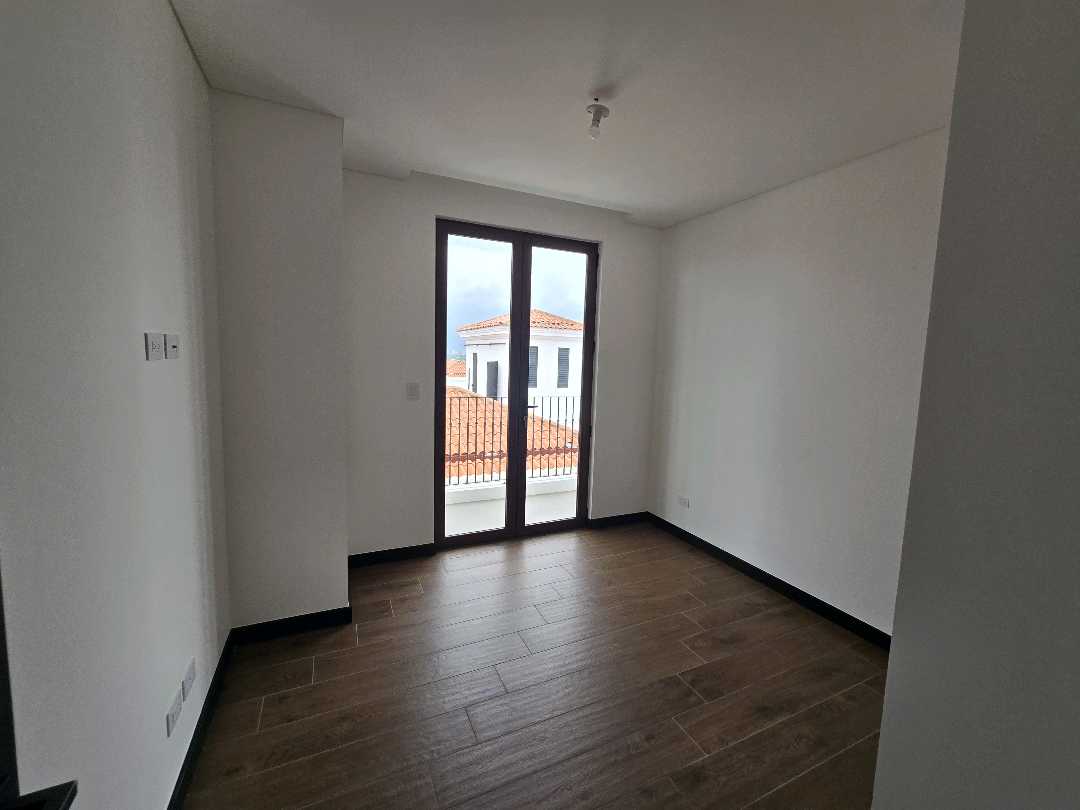 APARTAMENTO EN ALQUILER EN ZONA 16, LIRIOS DE CAYALÁ IV - Miniatura 8