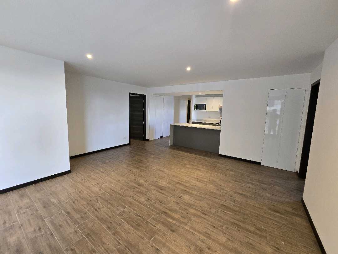 APARTAMENTO EN ALQUILER EN ZONA 13, EDIFICIO AURÉ - Image 3