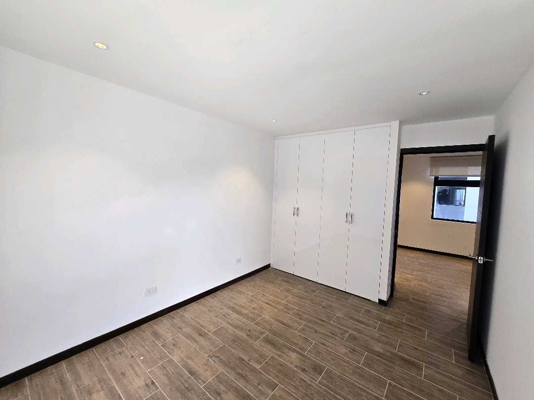 APARTAMENTO EN ALQUILER EN ZONA 13, EDIFICIO AURÉ - Miniatura 13