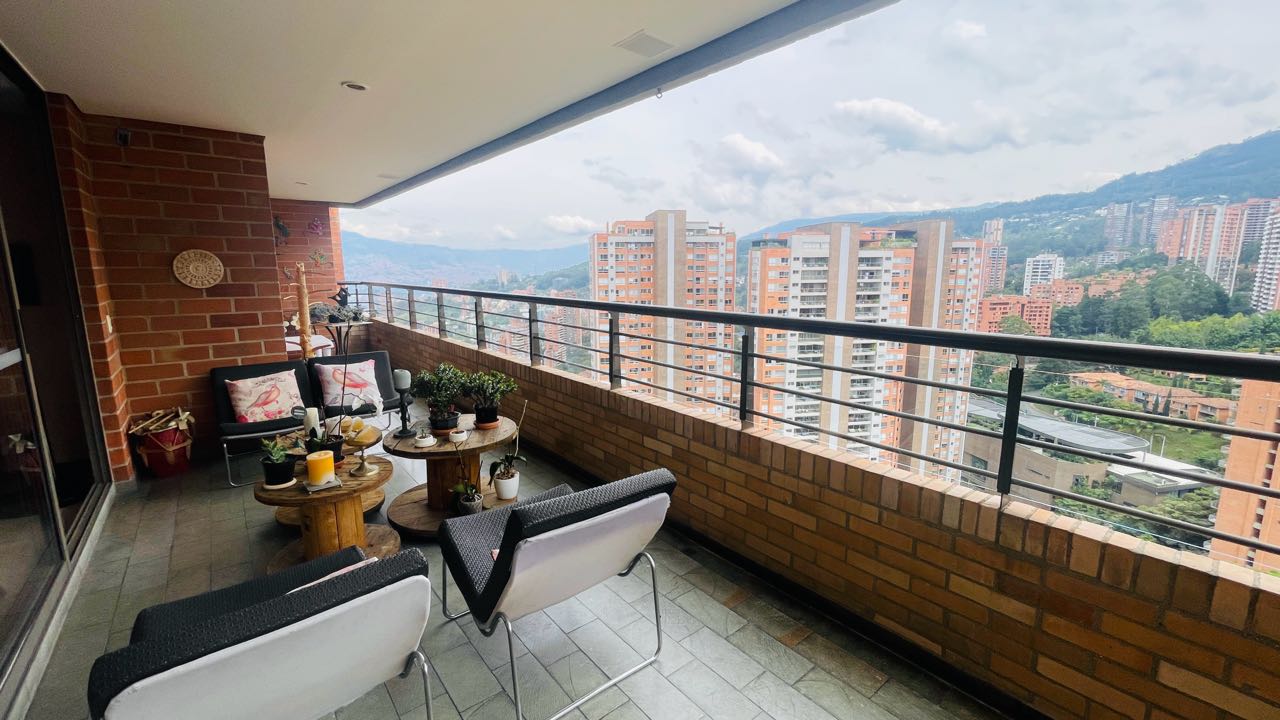 Apartamento en arriendo cerca al tesoro