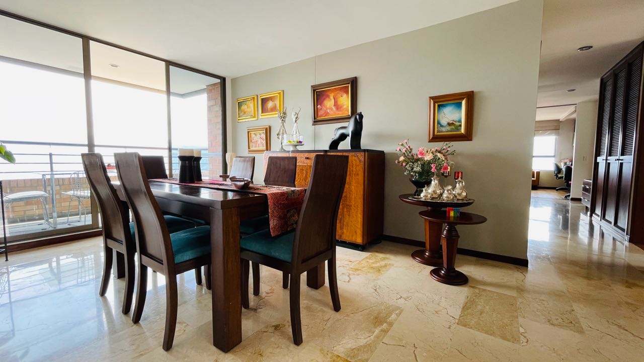 Apartamento en arriendo cerca al tesoro