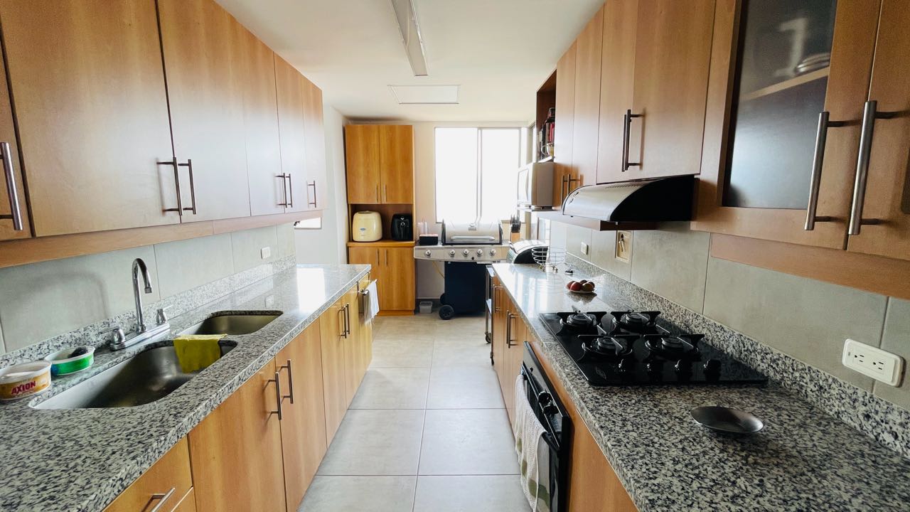 Apartamento en arriendo cerca al tesoro