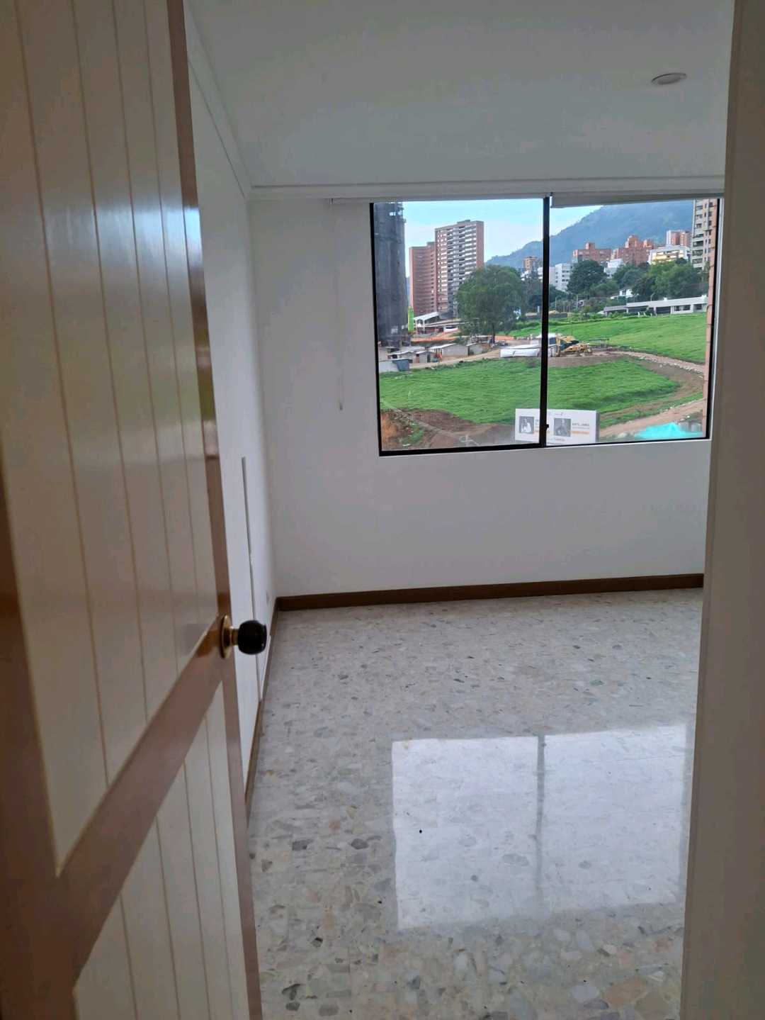 Apartamento en arriendo en el Poblado cerca a la Rosa Mística