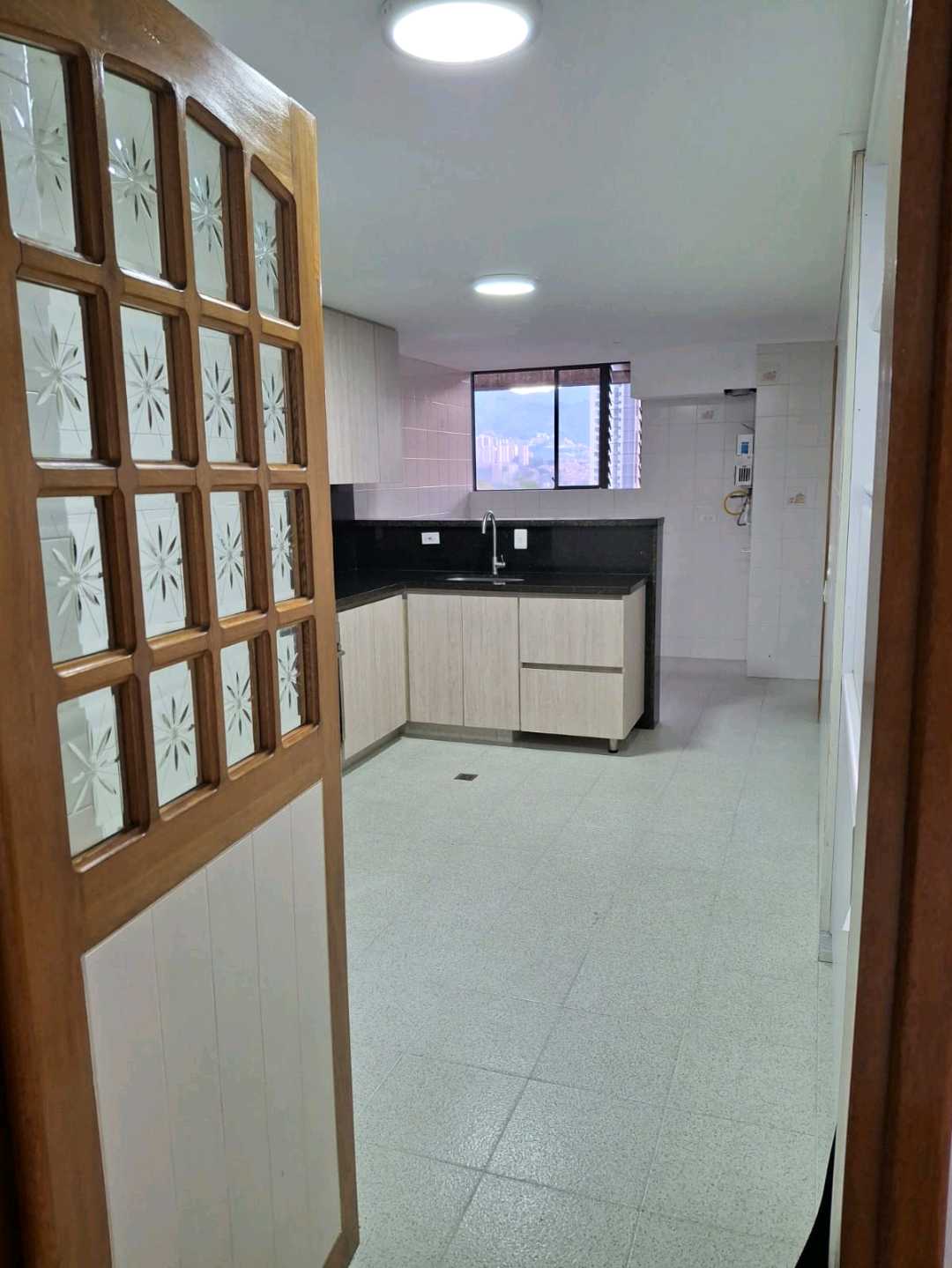 Apartamento en arriendo en el Poblado cerca a la Rosa Mística