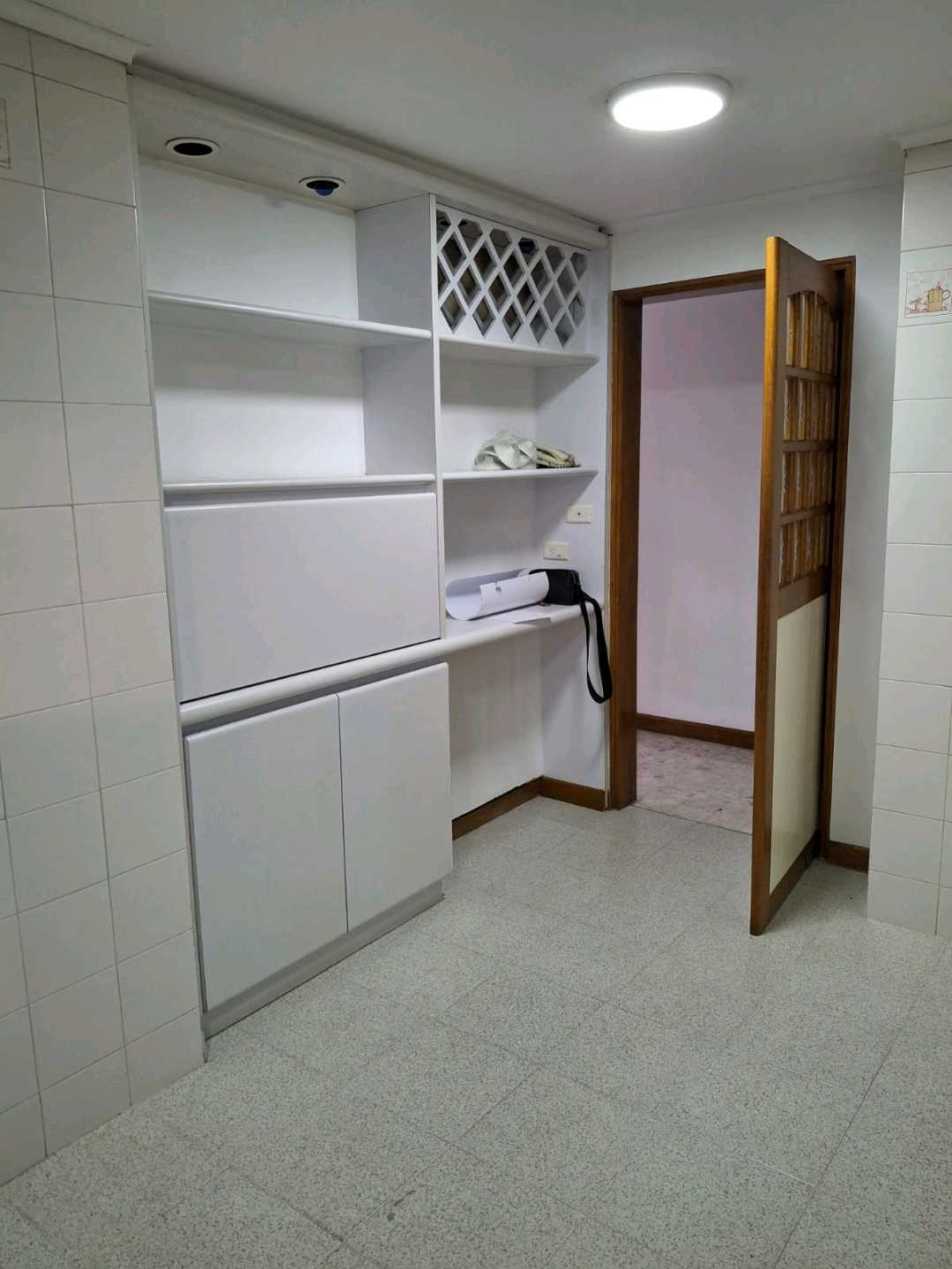 Apartamento en arriendo en el Poblado cerca a la Rosa Mística