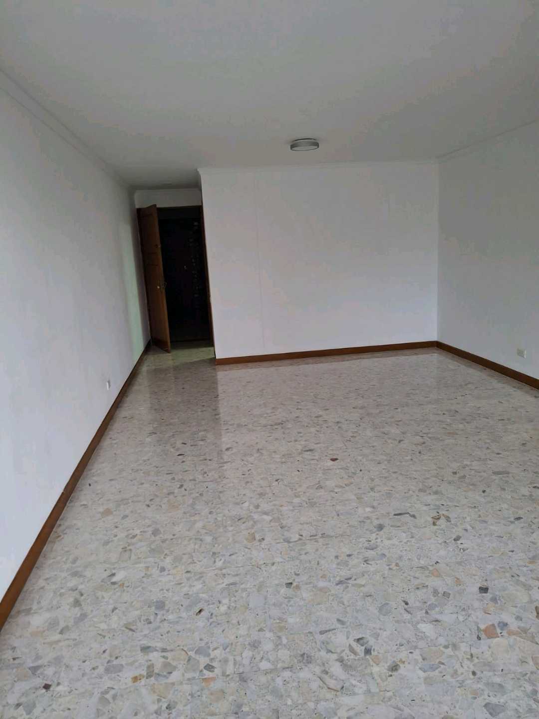 Apartamento en arriendo en el Poblado cerca a la Rosa Mística