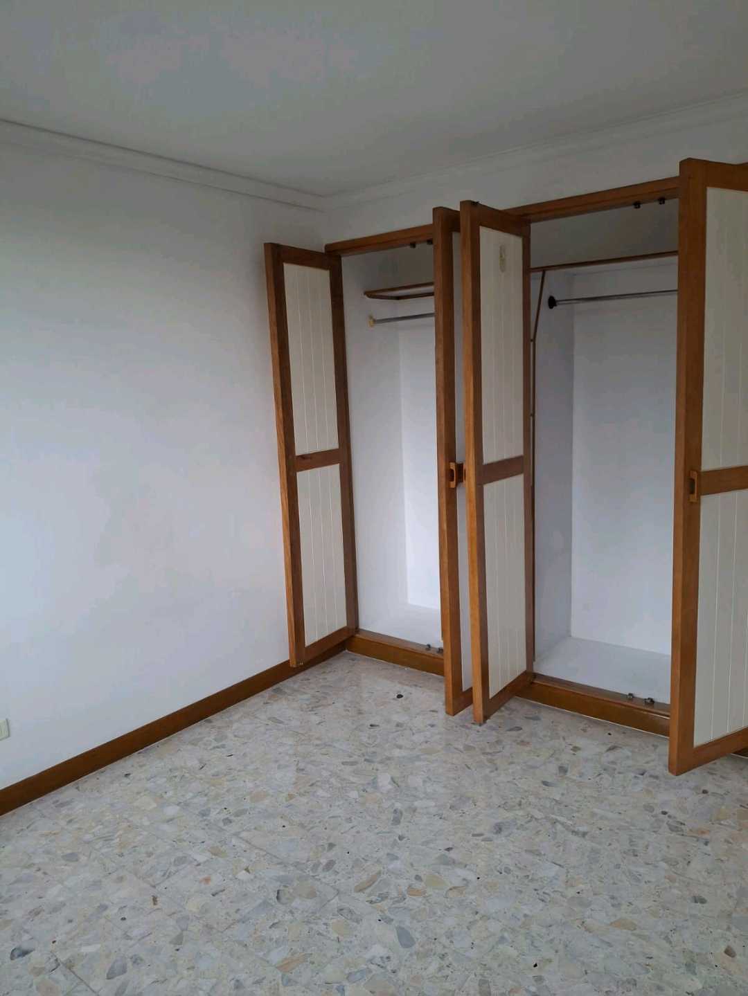 Apartamento en arriendo en el Poblado cerca a la Rosa Mística