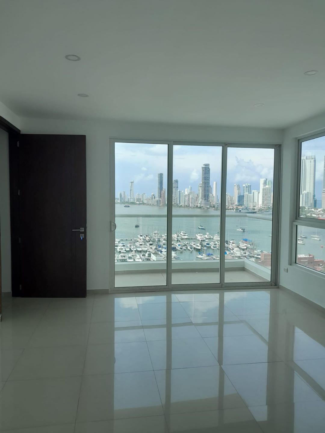 APARTAMENTO EN ARRIENDO EN MANGA - CARTAGENA