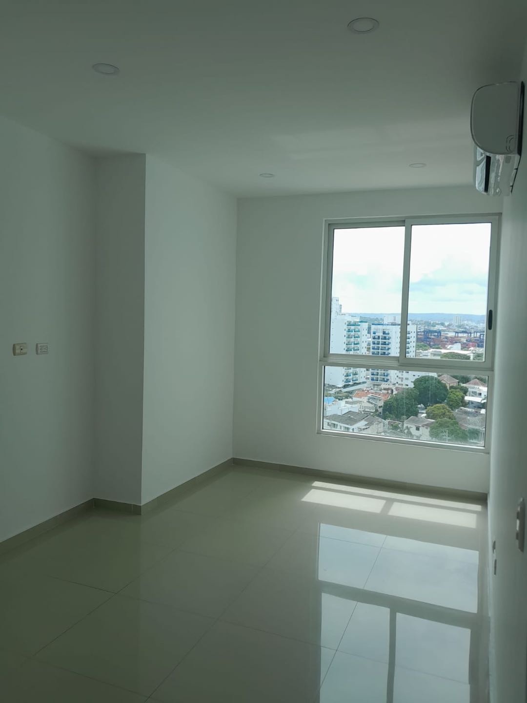 APARTAMENTO EN ARRIENDO EN MANGA - CARTAGENA