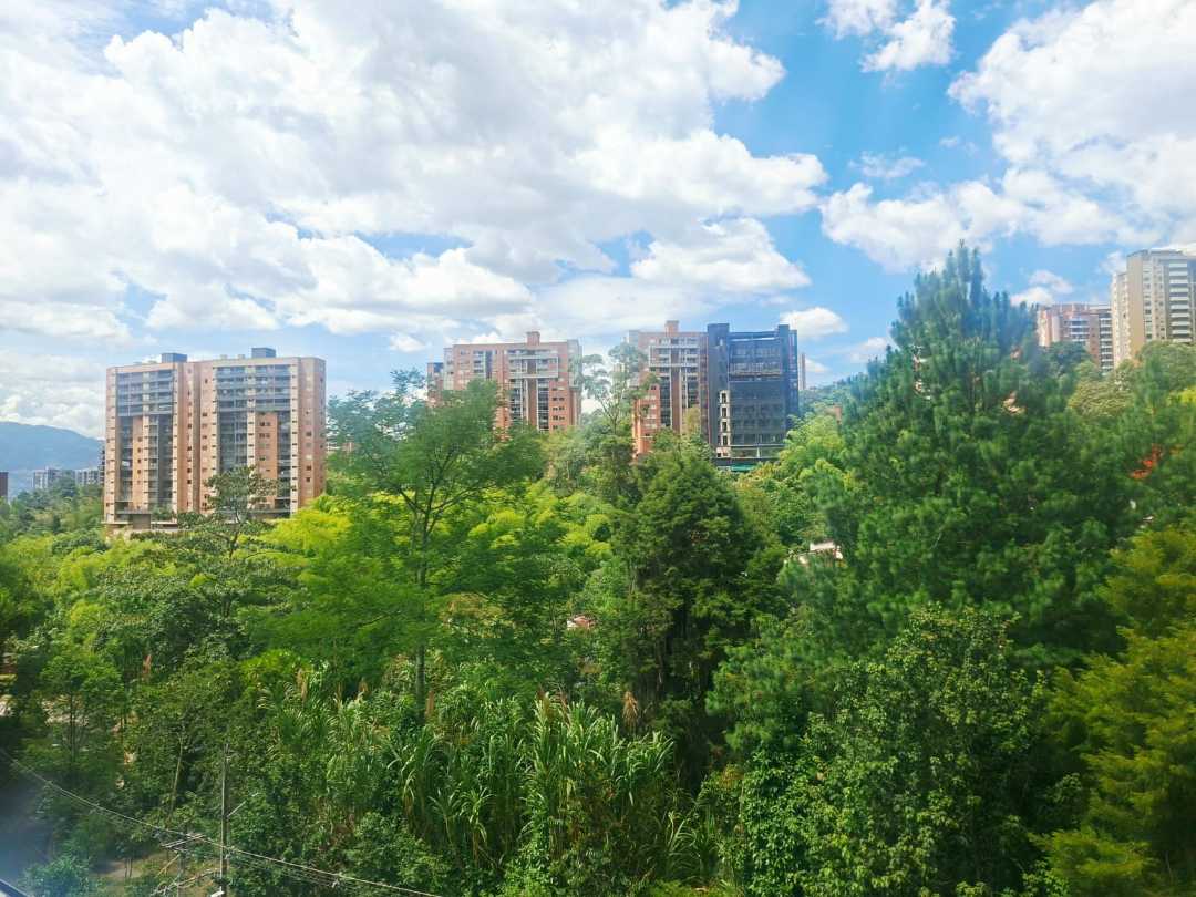 Apartamento en arriendo Envigado sector Cumbres CC