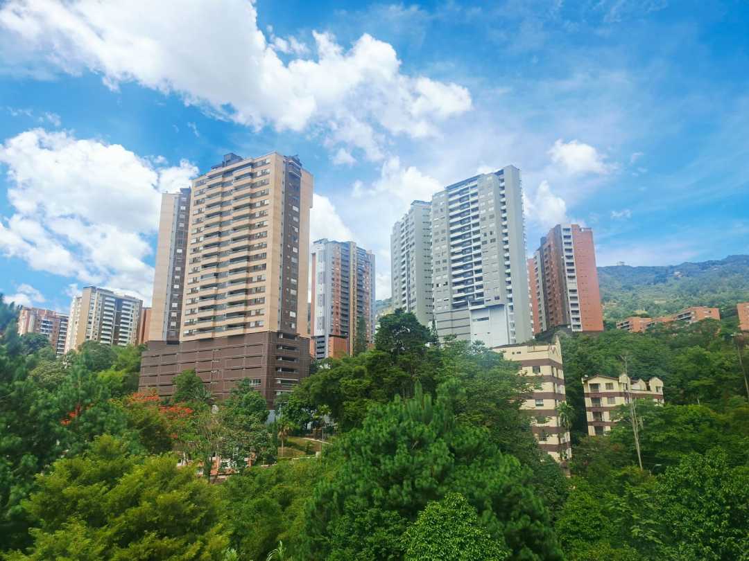 Apartamento en arriendo Envigado sector Cumbres CC