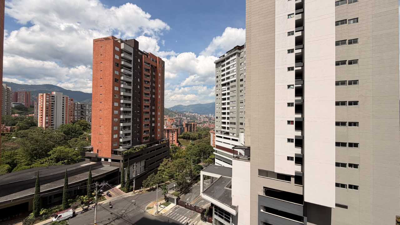 Apartamento en arriendo Envigado cerca a la Intermedia  CR-LC805