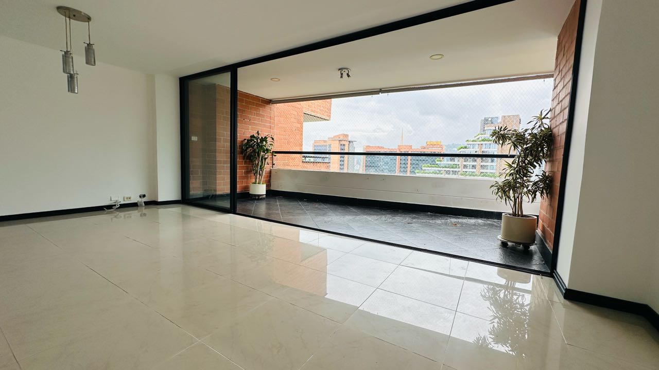 Apartamento en arriendo junto al tesoro