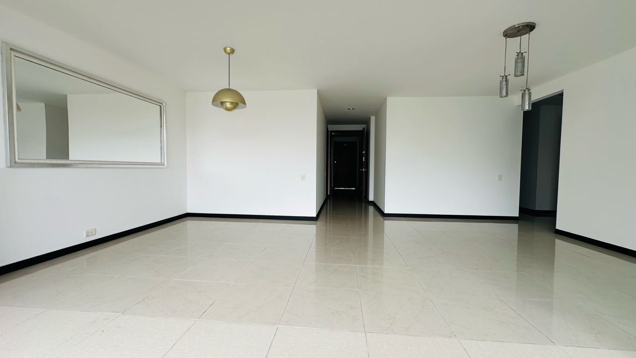 Apartamento en arriendo junto al tesoro