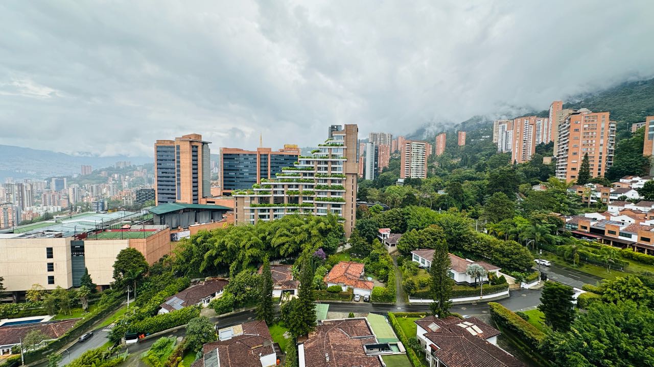 Apartamento en arriendo junto al tesoro