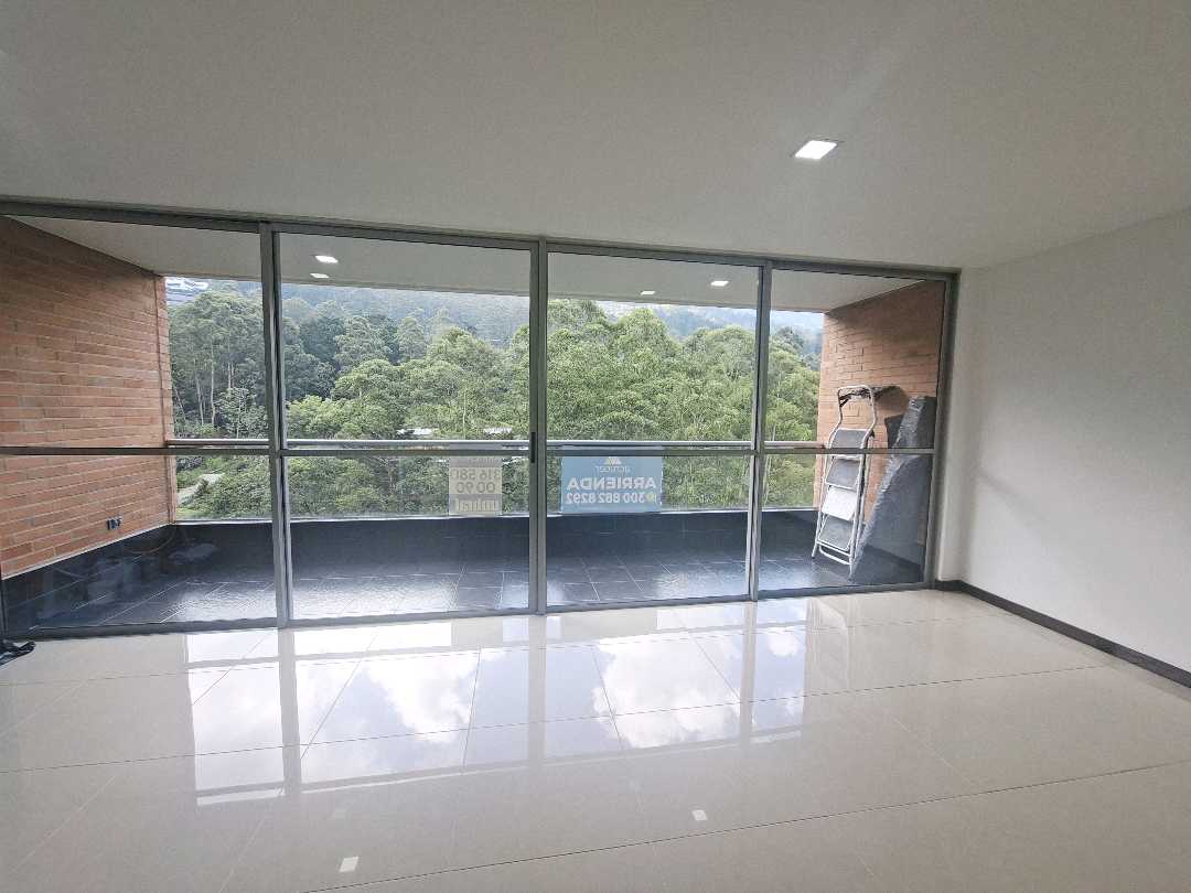 Apartamento en arriendo la Calera Poblado ARZ17