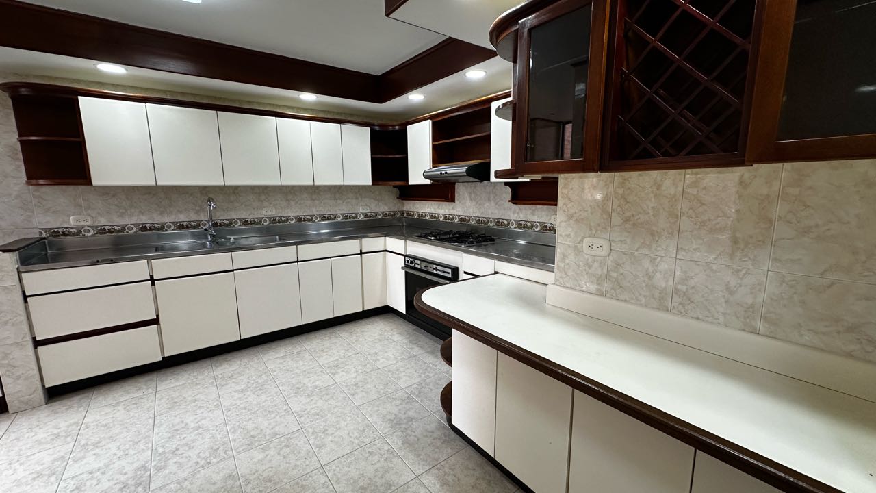 Apartamento en arriendo o venta en el poblado